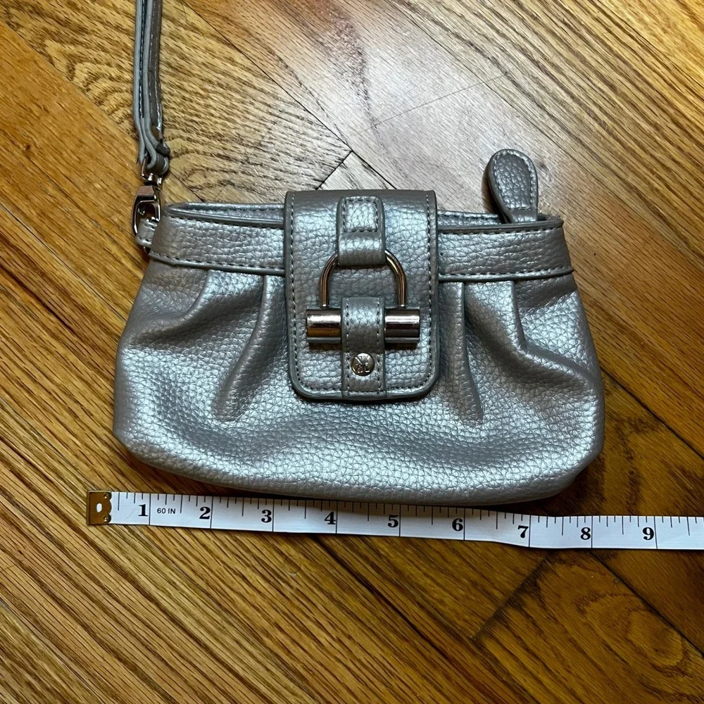 NY and Company secure flap